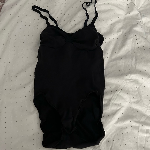 New Skims Sculpting Bodysuit (in Black) with Snaps - Picture 2 of 6